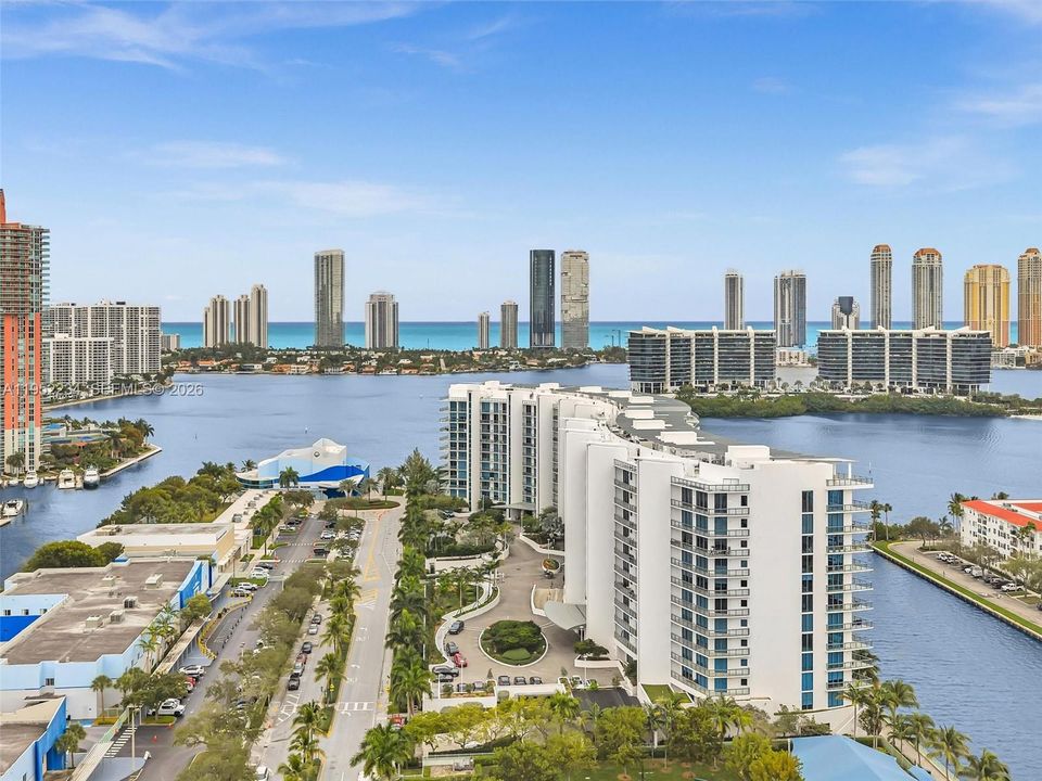 Activo con contrato: $3,200,000 (4 camas, 6 baños, 3801 Pies cuadrados)