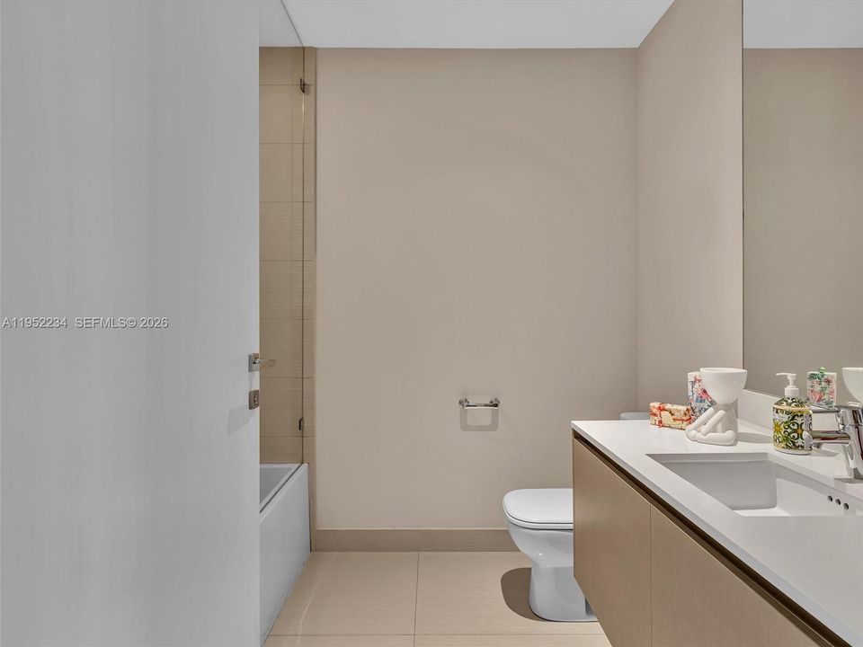 Activo con contrato: $3,200,000 (4 camas, 6 baños, 3801 Pies cuadrados)