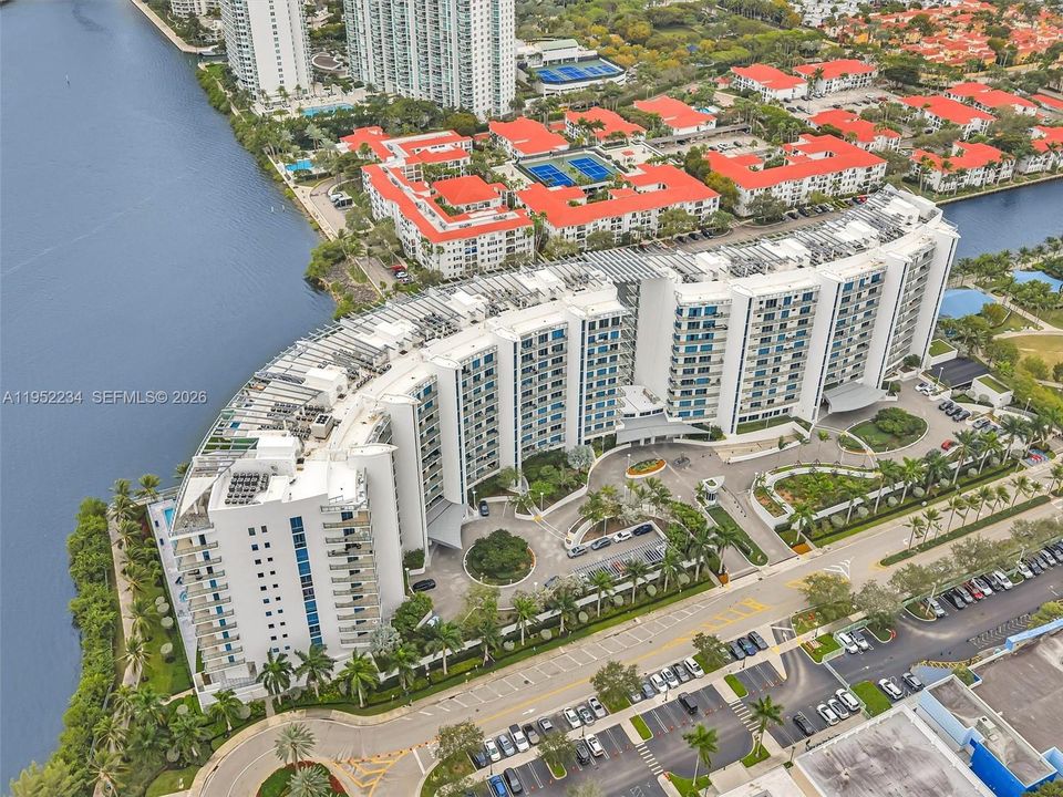 Activo con contrato: $3,200,000 (4 camas, 6 baños, 3801 Pies cuadrados)