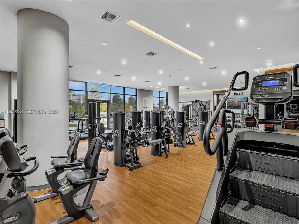 Activo con contrato: $3,200,000 (4 camas, 6 baños, 3801 Pies cuadrados)