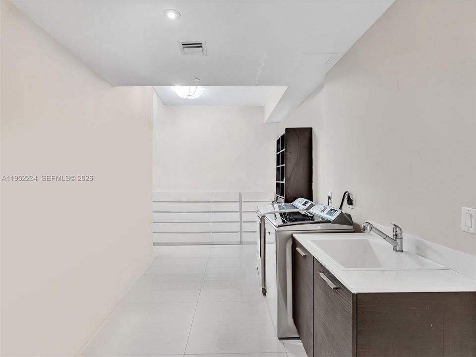 Activo con contrato: $3,200,000 (4 camas, 6 baños, 3801 Pies cuadrados)