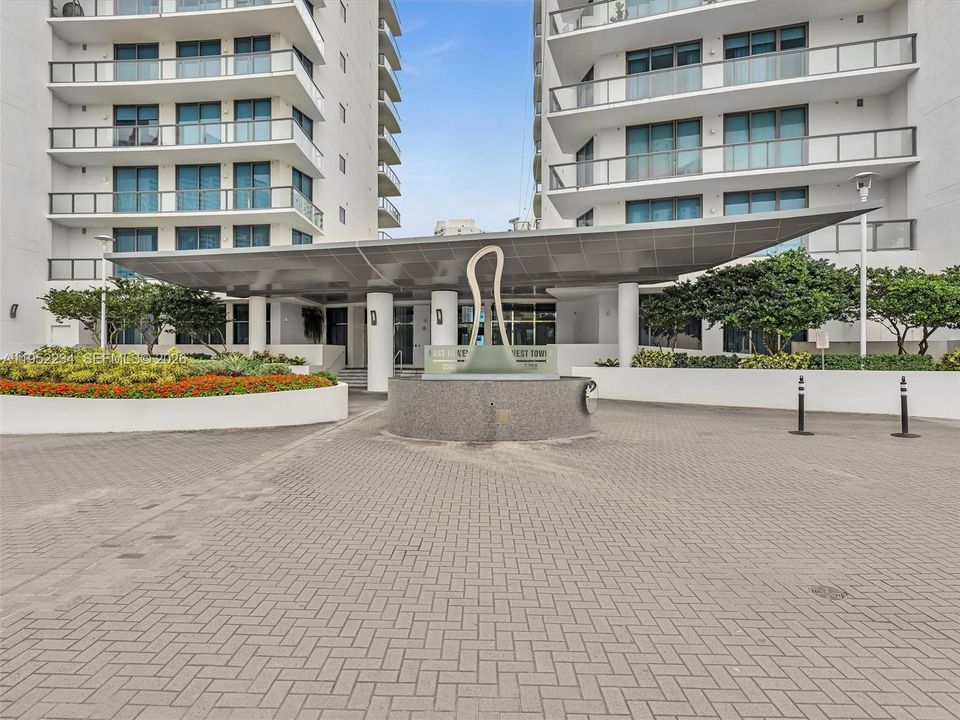 Activo con contrato: $3,200,000 (4 camas, 6 baños, 3801 Pies cuadrados)