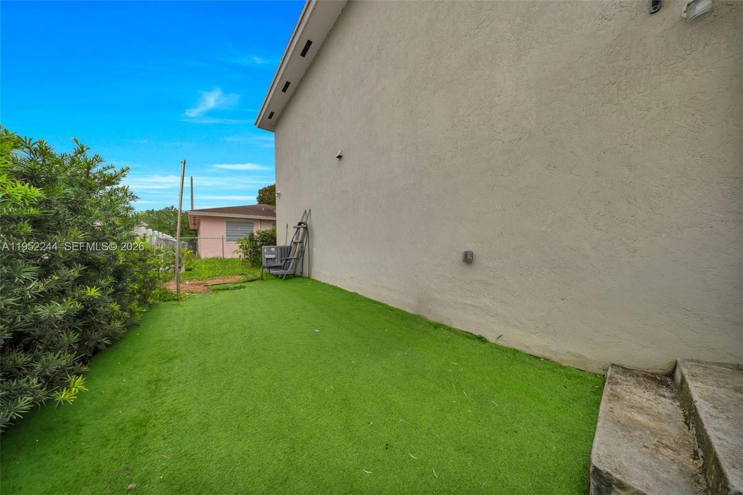 For Sale: $519,000 (3 beds, 2 baths, 1240 Square Feet)