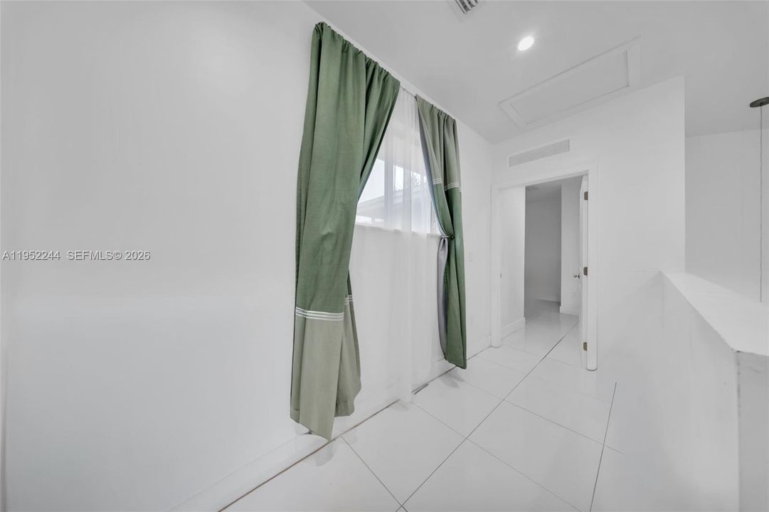 For Sale: $519,000 (3 beds, 2 baths, 1240 Square Feet)