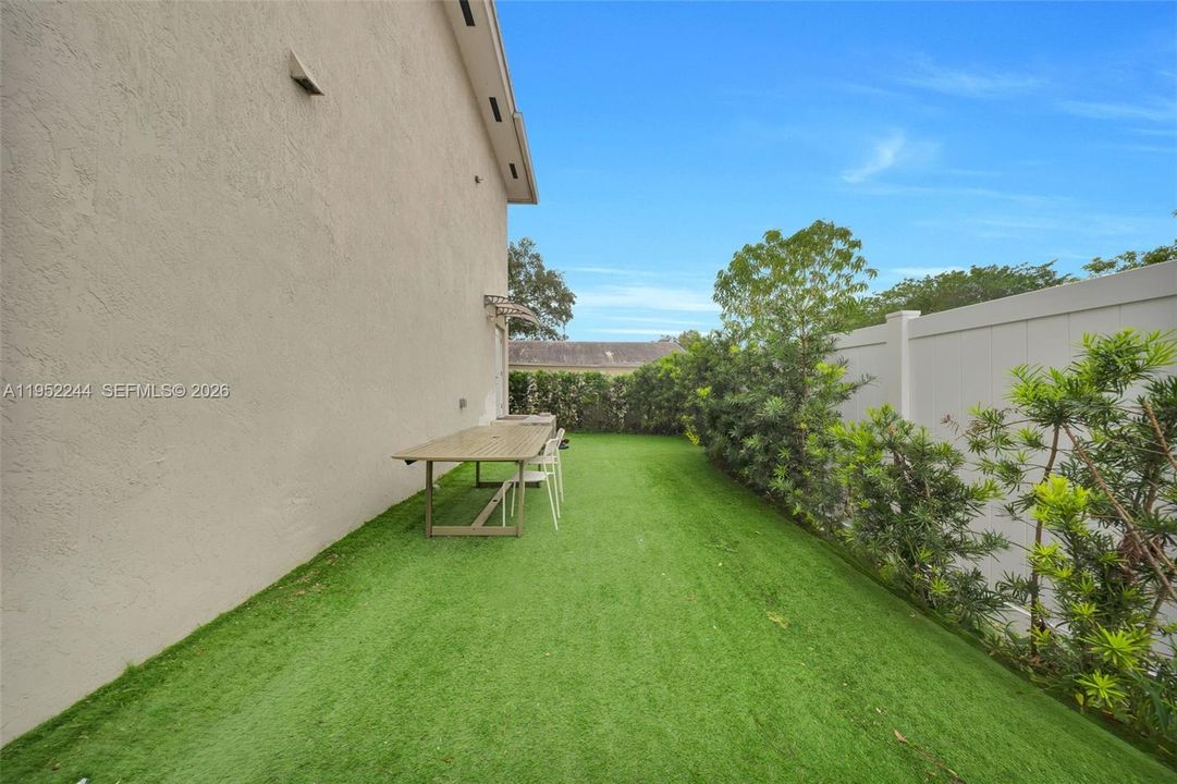 For Sale: $519,000 (3 beds, 2 baths, 1240 Square Feet)