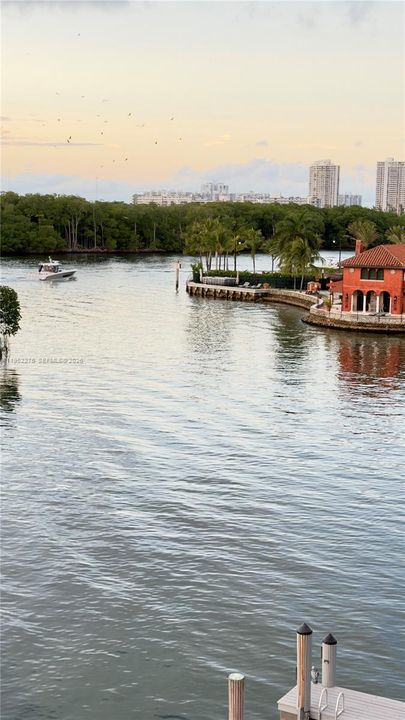En Venta: $885,000 (3 camas, 2 baños, 2500 Pies cuadrados)