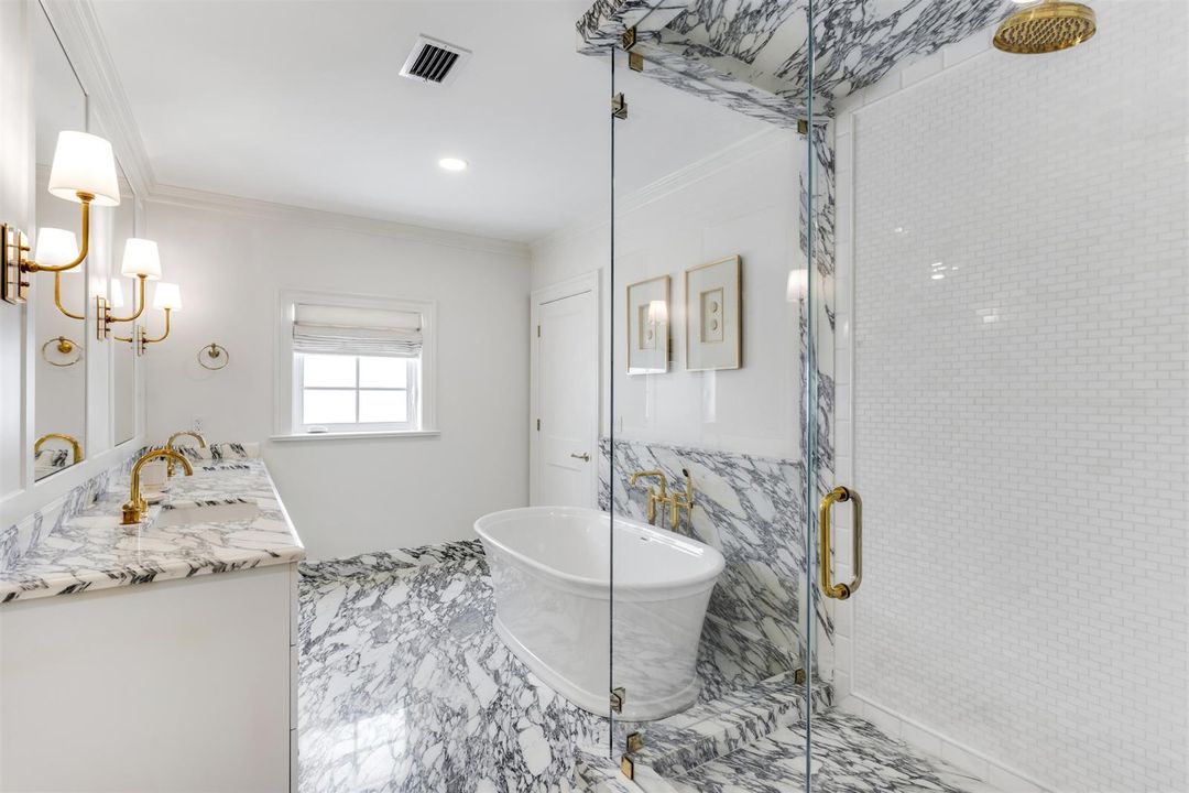 PRIMARY_BATHROOM_EB