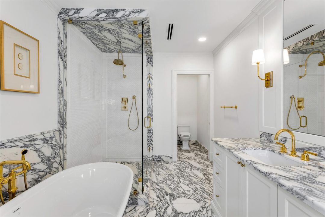 PRIMARY_BATHROOM_STRAIGHT_EB