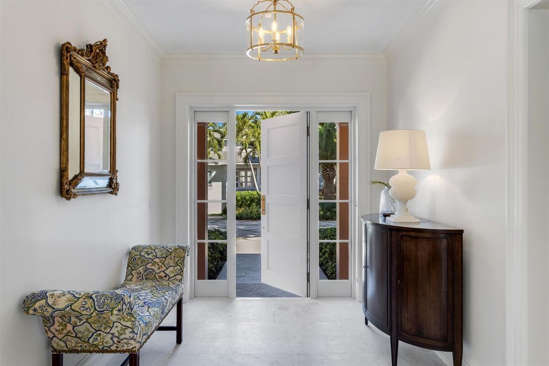 FOYER_LOOKING_OUT_EB