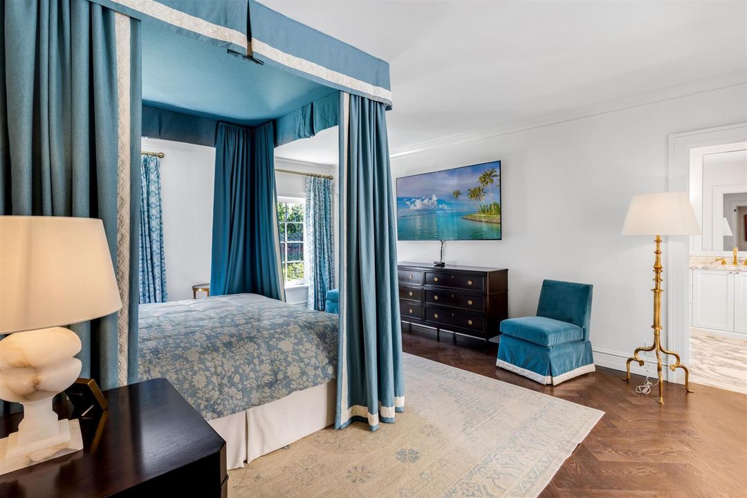 PRIMARY_BEDROOM_RIGHT