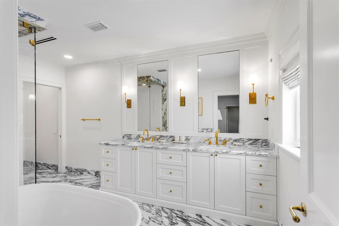 PRIMARY_BATHROOM_ANGLE_EB