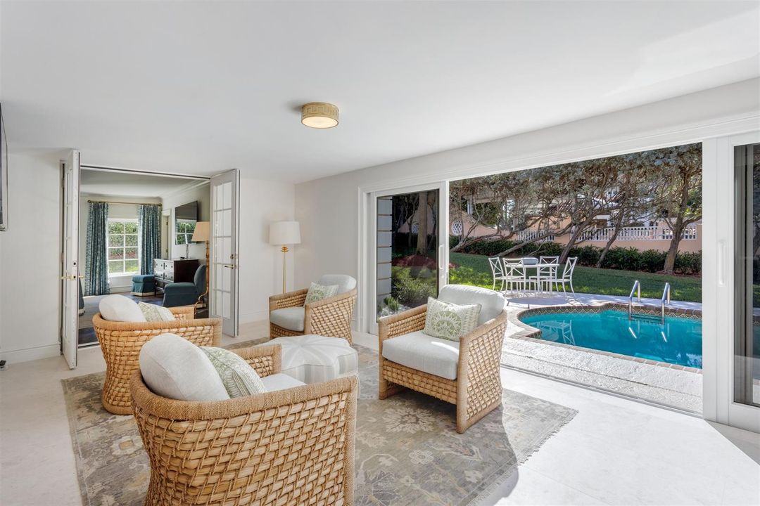 SUNROOM_RIGHT_EB