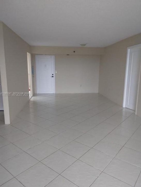 For Sale: $159,000 (2 beds, 2 baths, 1100 Square Feet)