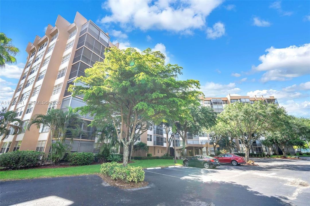 For Sale: $143,500 (2 beds, 2 baths, 1100 Square Feet)