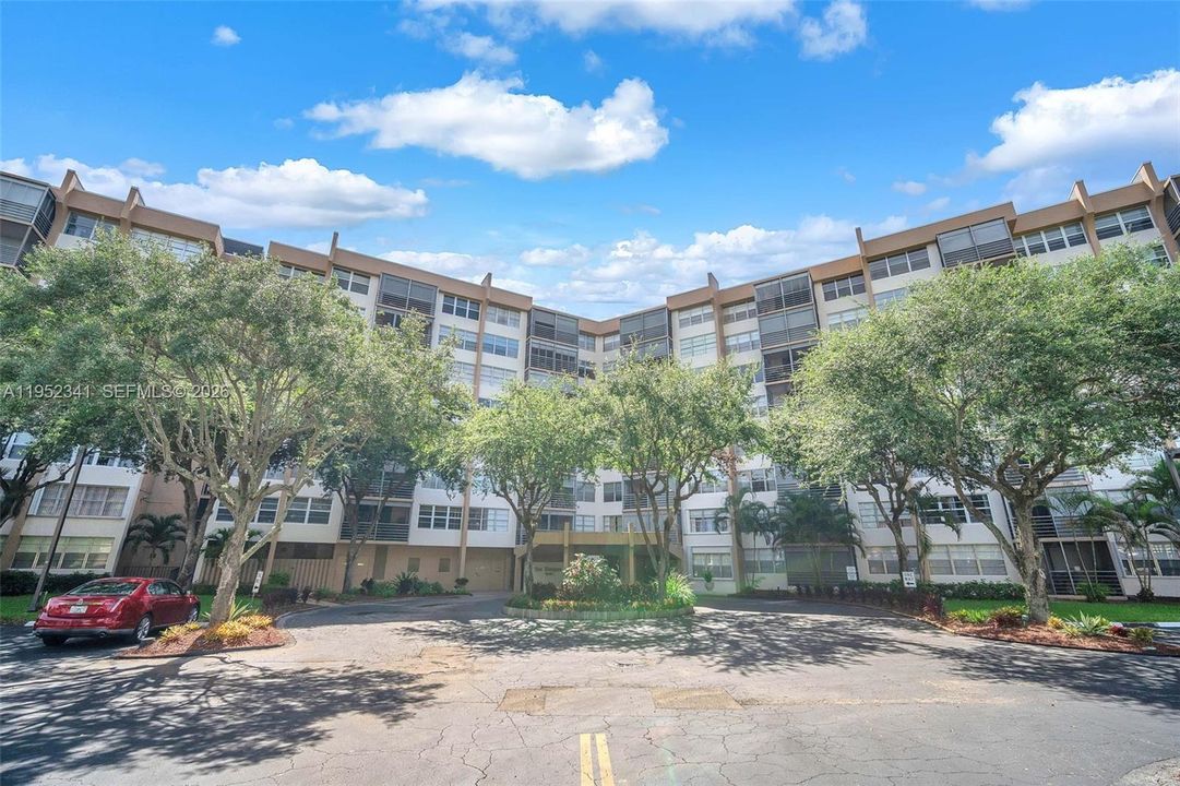 For Sale: $159,000 (2 beds, 2 baths, 1100 Square Feet)
