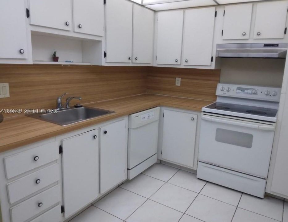 For Sale: $159,000 (2 beds, 2 baths, 1100 Square Feet)