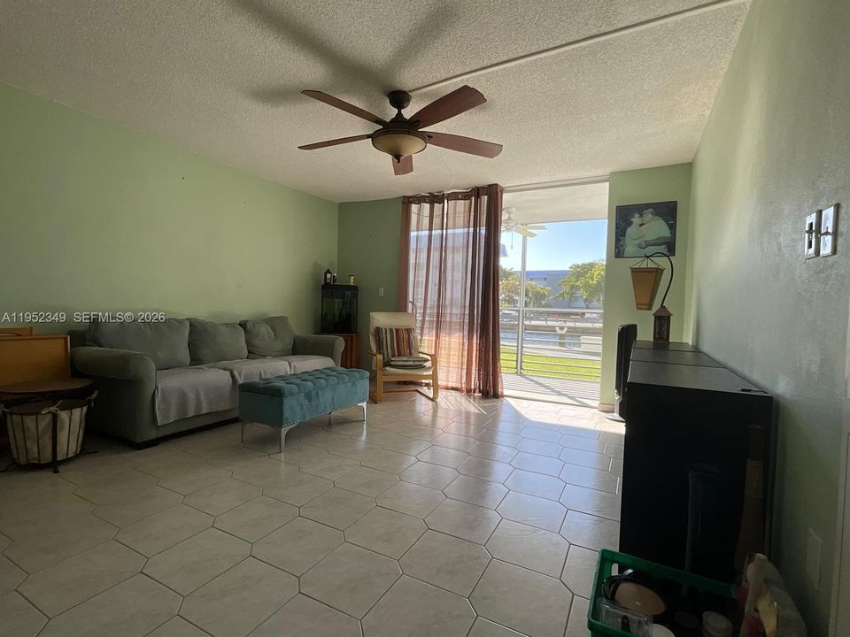 En Venta: $160,000 (2 camas, 2 baños, 1085 Pies cuadrados)