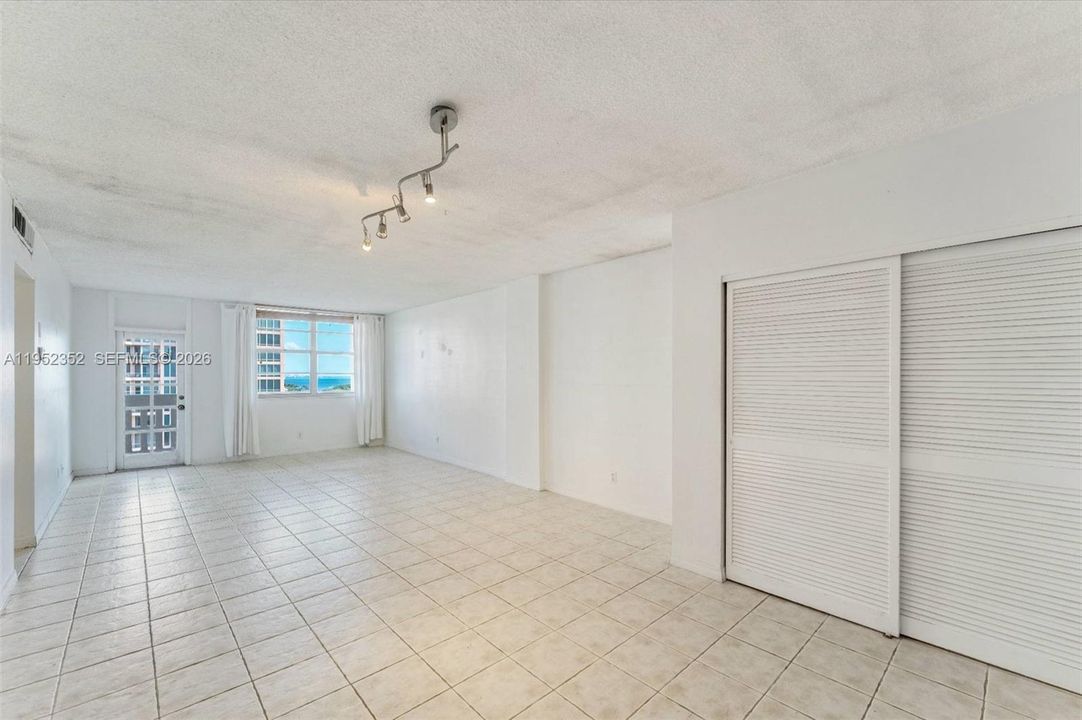 En Venta: $405,000 (1 camas, 1 baños, 910 Pies cuadrados)