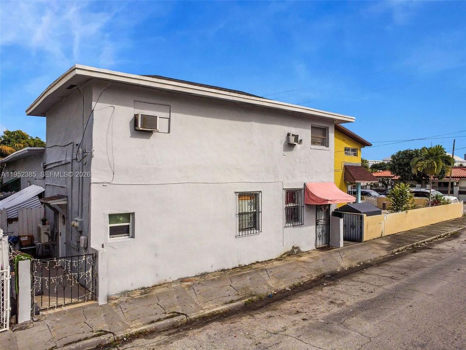 For Sale: $473,000 (3 beds, 3 baths, 2220 Square Feet)