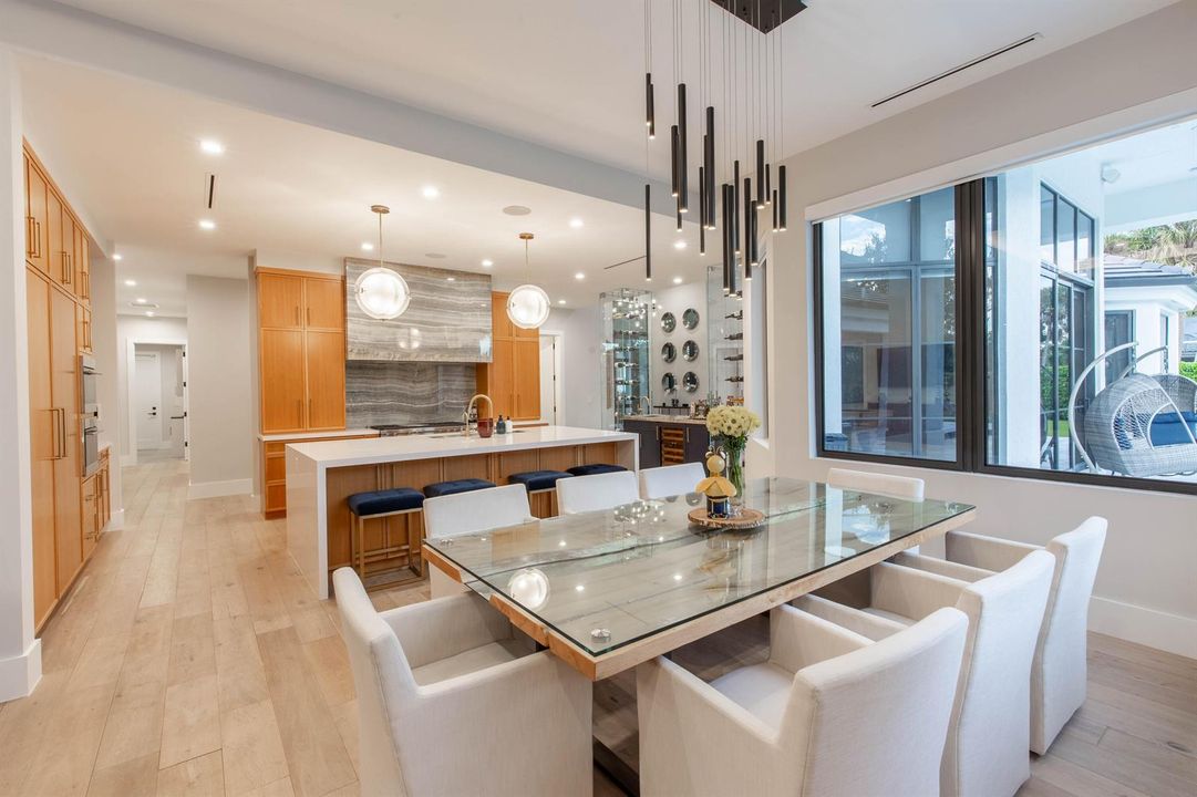 Kitchen & Dining