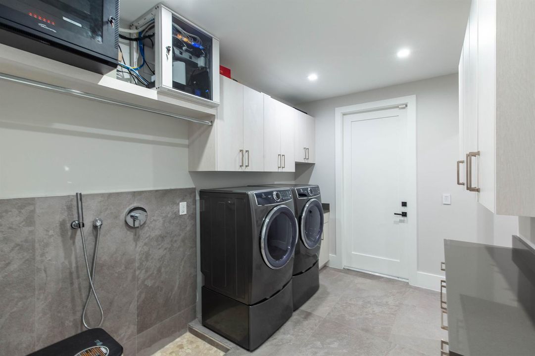 Laundry & Dog Wash