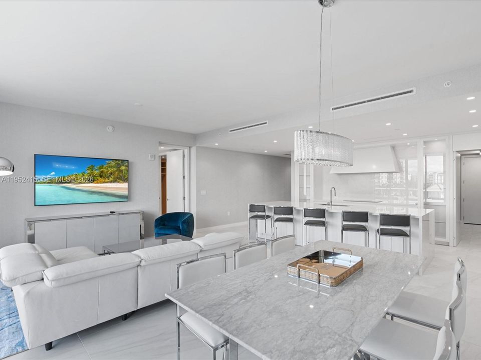Recientemente alquilado: $16,500 (2 camas, 2 baños, 2155 Pies cuadrados)