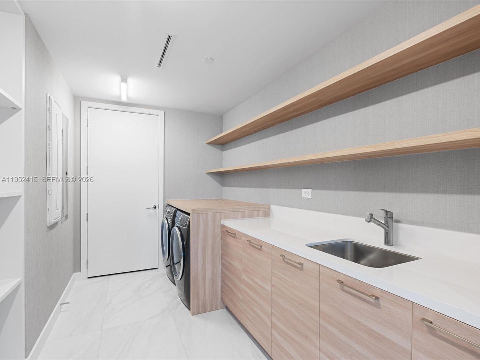 Recientemente alquilado: $16,500 (2 camas, 2 baños, 2155 Pies cuadrados)