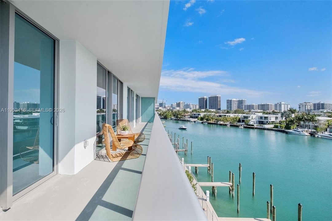 Active With Contract: $2,475,000 (3 beds, 3 baths, 1830 Square Feet)