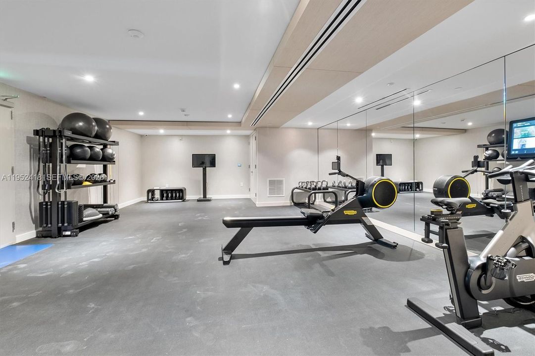 Active With Contract: $2,475,000 (3 beds, 3 baths, 1830 Square Feet)