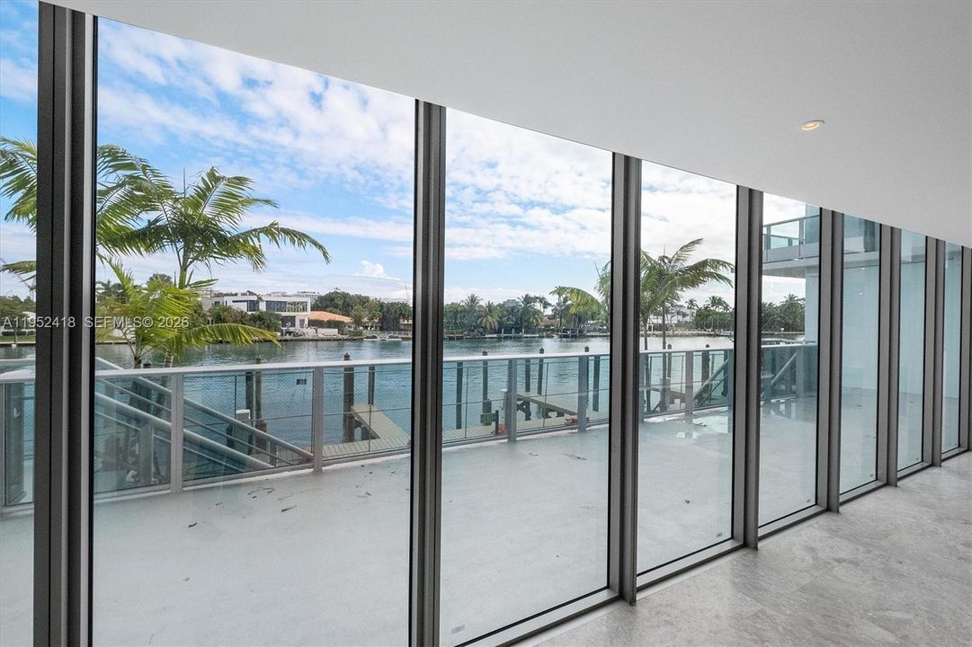 Active With Contract: $2,475,000 (3 beds, 3 baths, 1830 Square Feet)