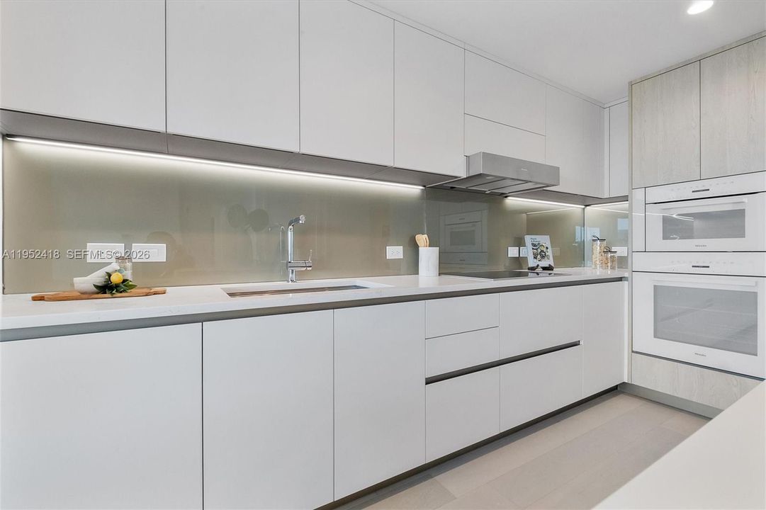 Active With Contract: $2,475,000 (3 beds, 3 baths, 1830 Square Feet)