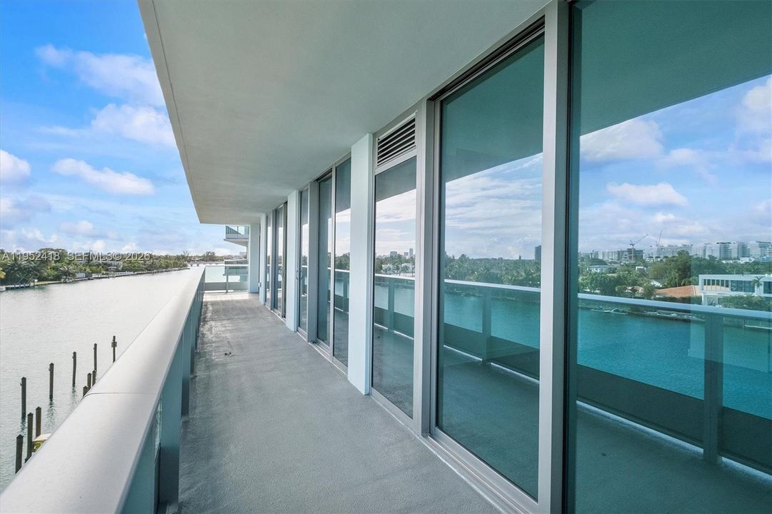 Active With Contract: $2,475,000 (3 beds, 3 baths, 1830 Square Feet)