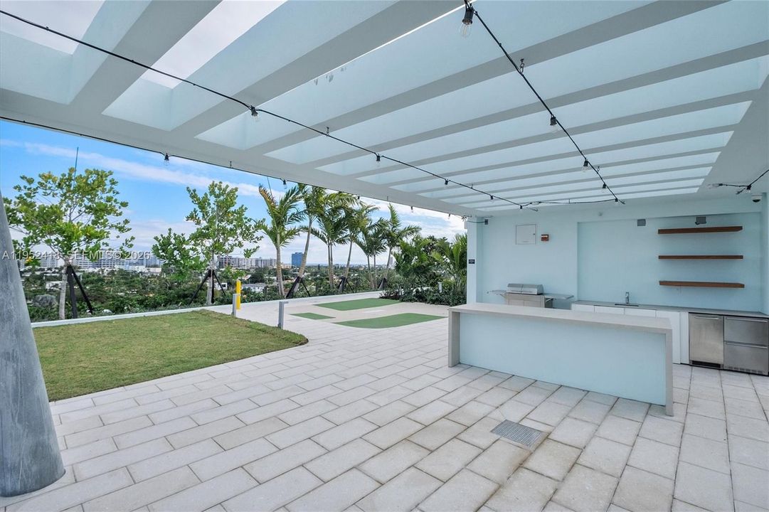 Active With Contract: $2,475,000 (3 beds, 3 baths, 1830 Square Feet)