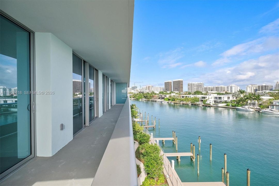 Active With Contract: $2,475,000 (3 beds, 3 baths, 1830 Square Feet)