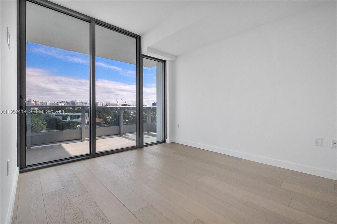 Active With Contract: $2,475,000 (3 beds, 3 baths, 1830 Square Feet)