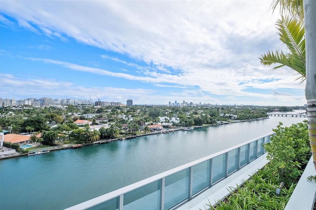 Active With Contract: $2,475,000 (3 beds, 3 baths, 1830 Square Feet)