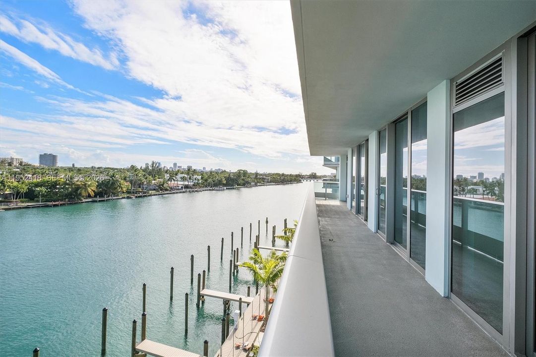 Active With Contract: $2,475,000 (3 beds, 3 baths, 1830 Square Feet)