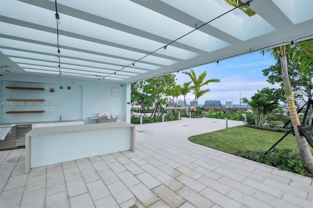 Active With Contract: $2,475,000 (3 beds, 3 baths, 1830 Square Feet)