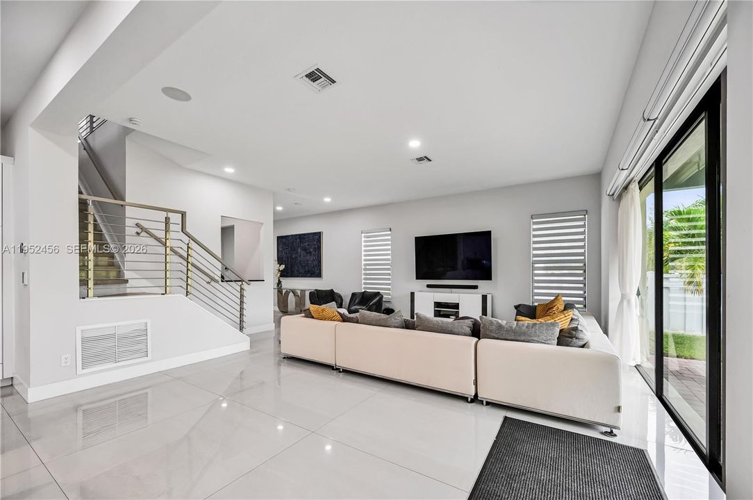 В аренду: $5,450 (5 спален, 3 ванн, 3077 Квадратных фут)