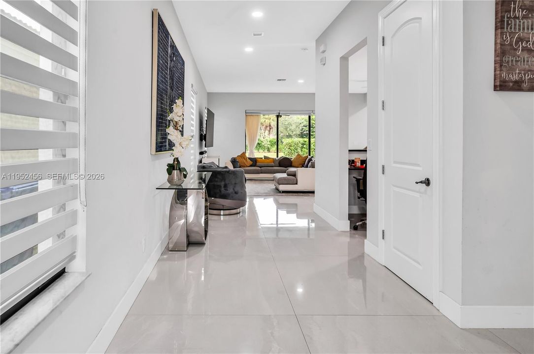В аренду: $5,450 (5 спален, 3 ванн, 3077 Квадратных фут)