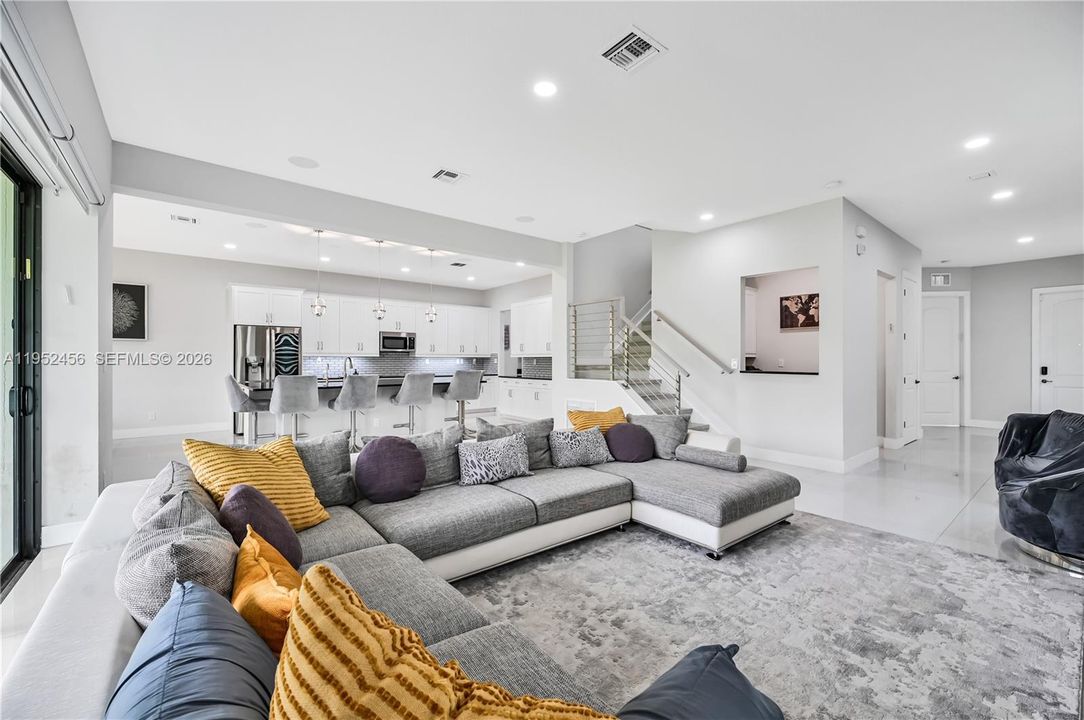 В аренду: $5,450 (5 спален, 3 ванн, 3077 Квадратных фут)