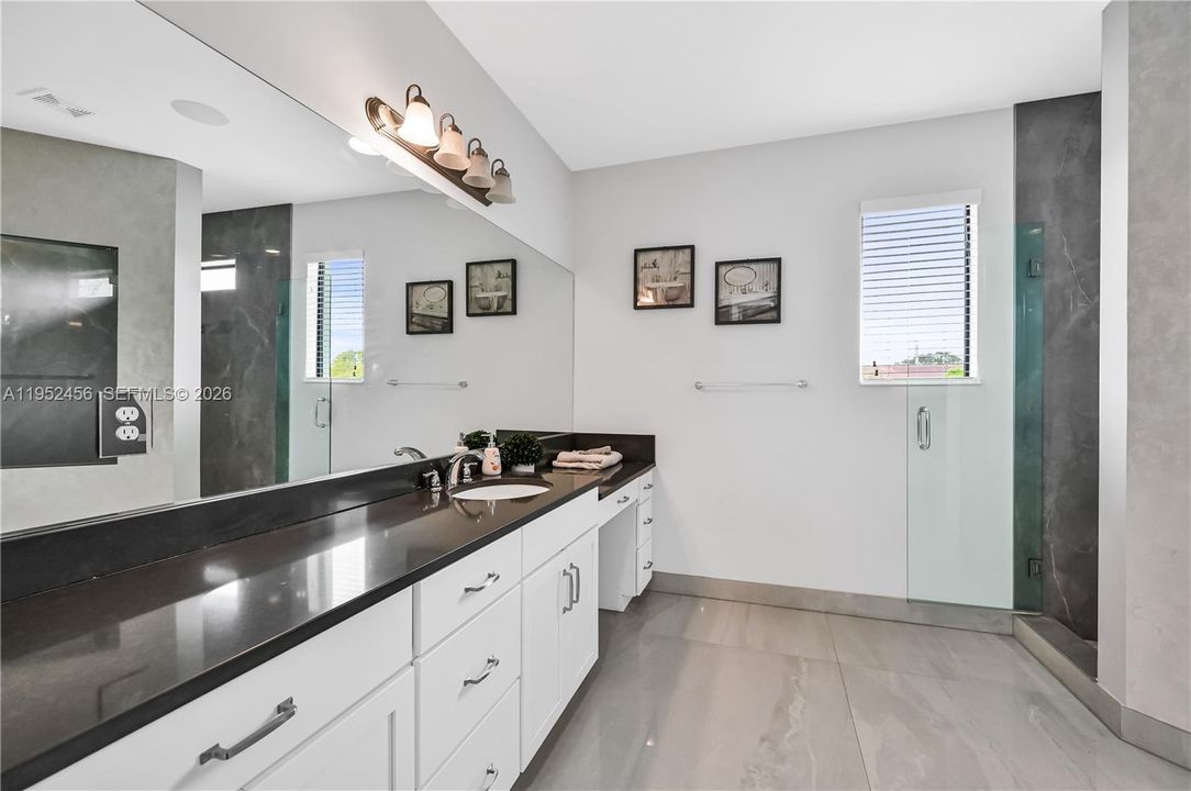 В аренду: $5,450 (5 спален, 3 ванн, 3077 Квадратных фут)