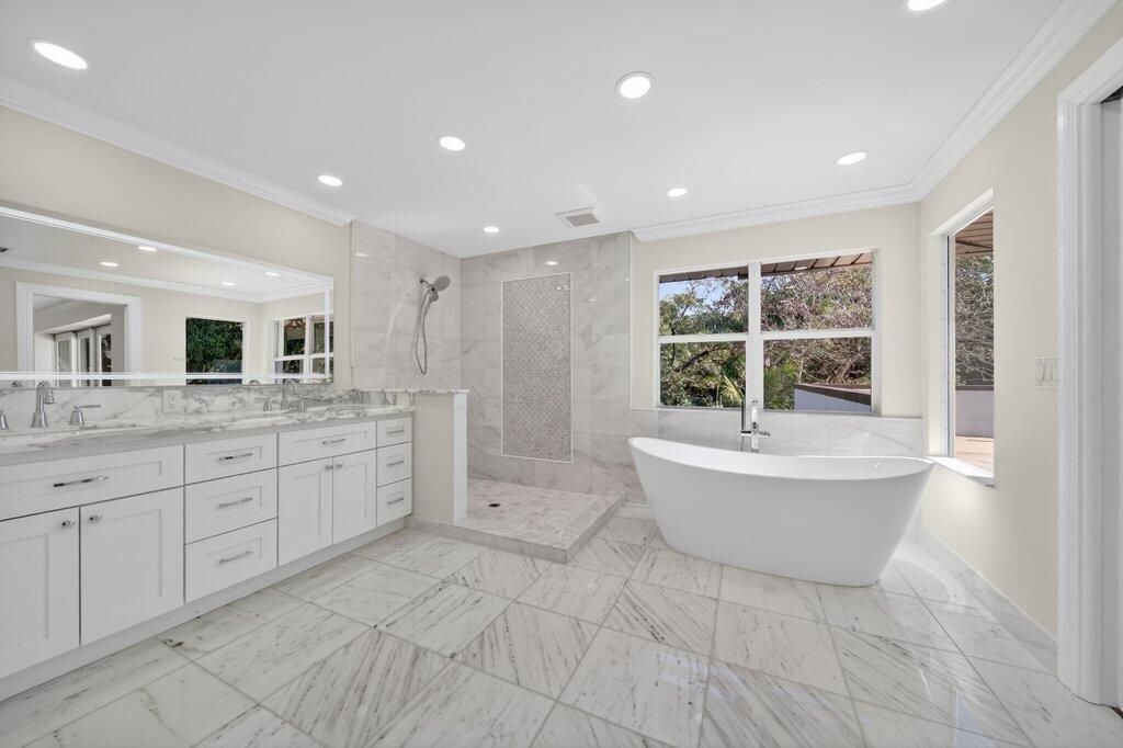 primarybath1.jpg-SMALL