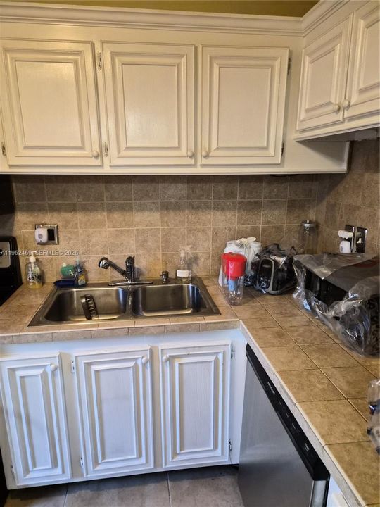 На продажу: $125,000 (2 спален, 2 ванн, 1030 Квадратных фут)