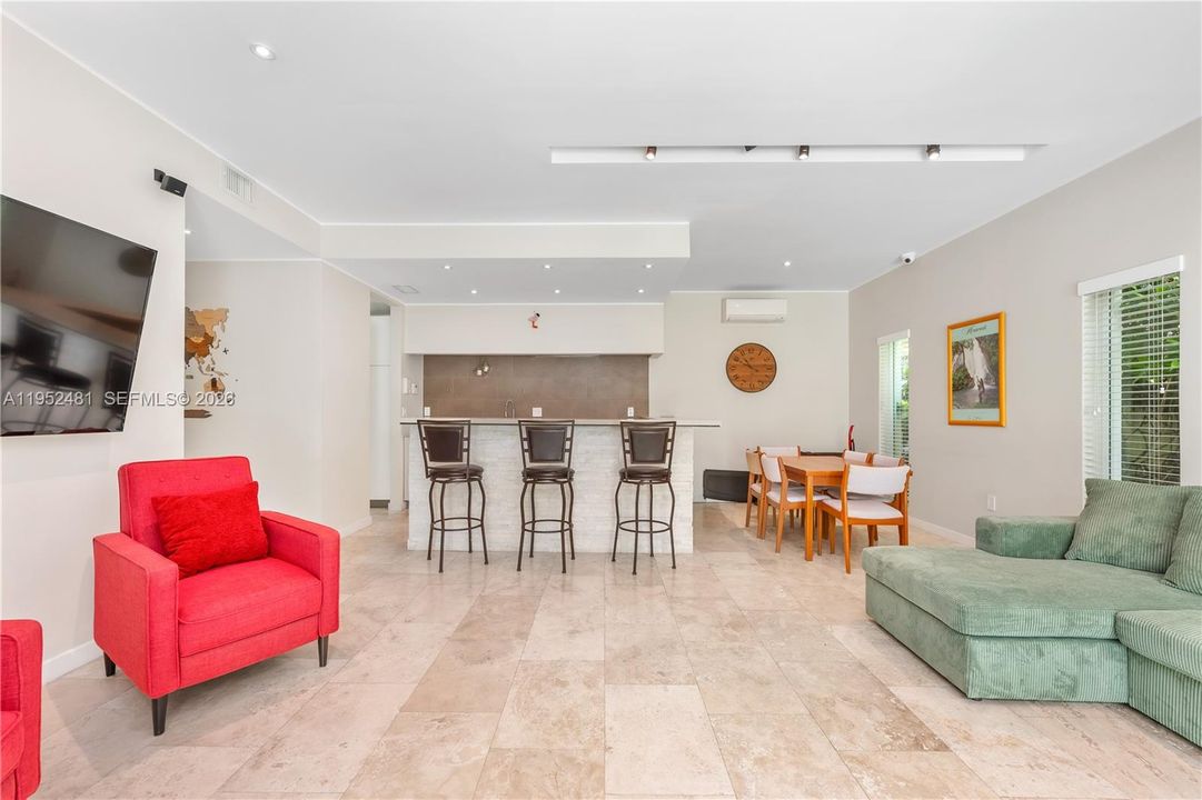 Recently Rented: $6,250 (3 beds, 2 baths, 2670 Square Feet)
