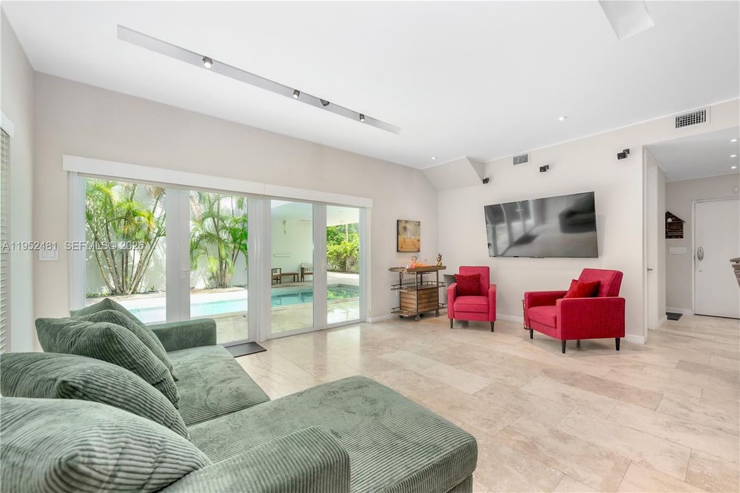Recently Rented: $6,250 (3 beds, 2 baths, 2670 Square Feet)