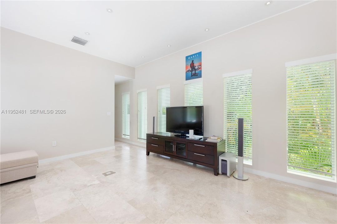 Recently Rented: $6,250 (3 beds, 2 baths, 2670 Square Feet)