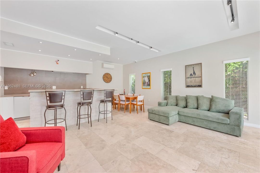 Recently Rented: $6,250 (3 beds, 2 baths, 2670 Square Feet)