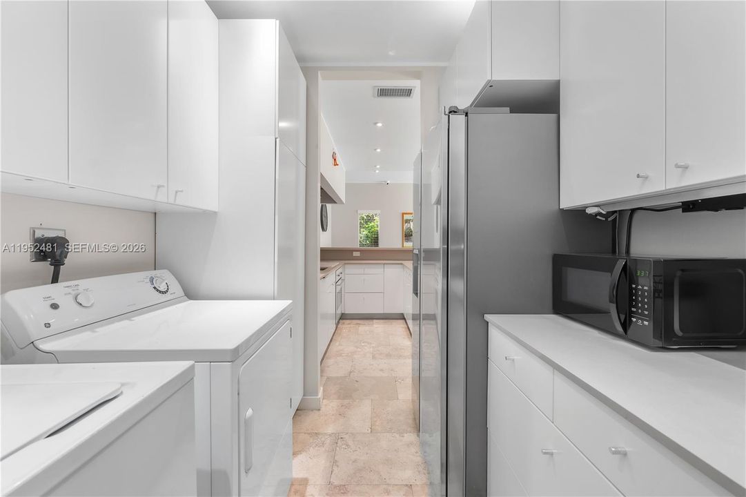 Recently Rented: $6,250 (3 beds, 2 baths, 2670 Square Feet)