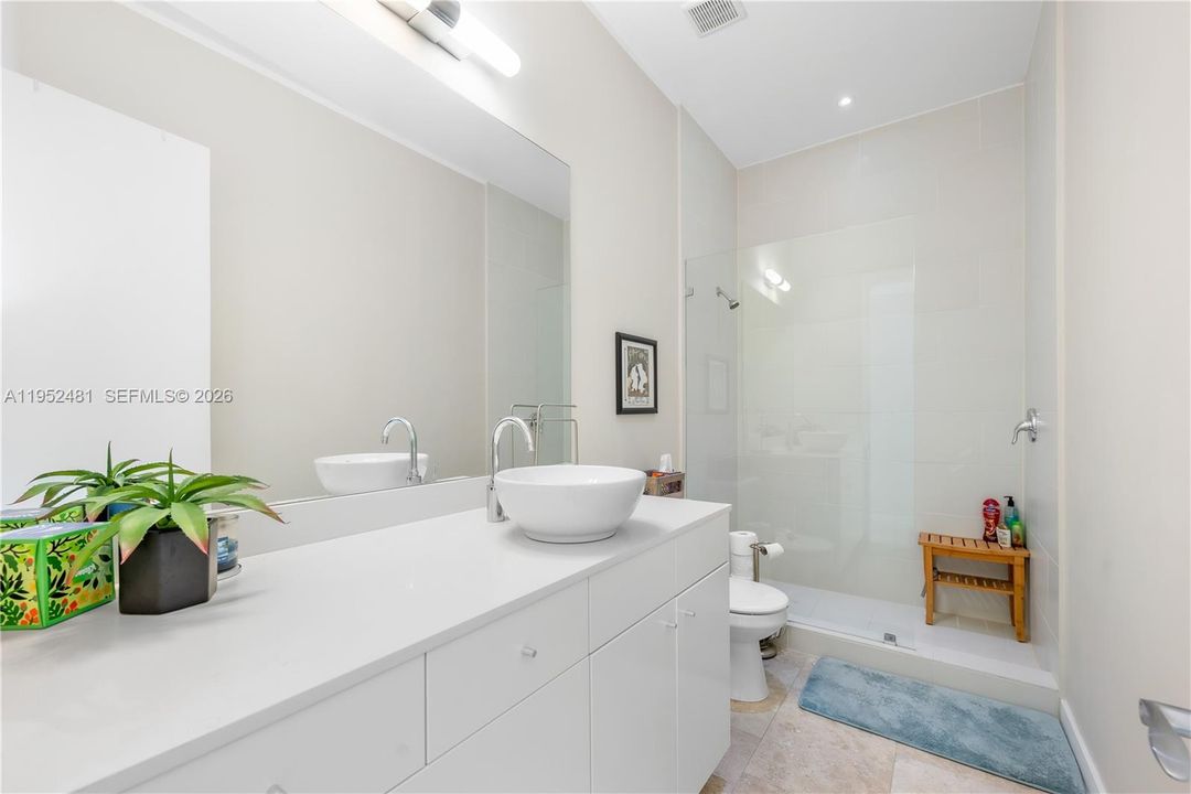 Recently Rented: $6,250 (3 beds, 2 baths, 2670 Square Feet)